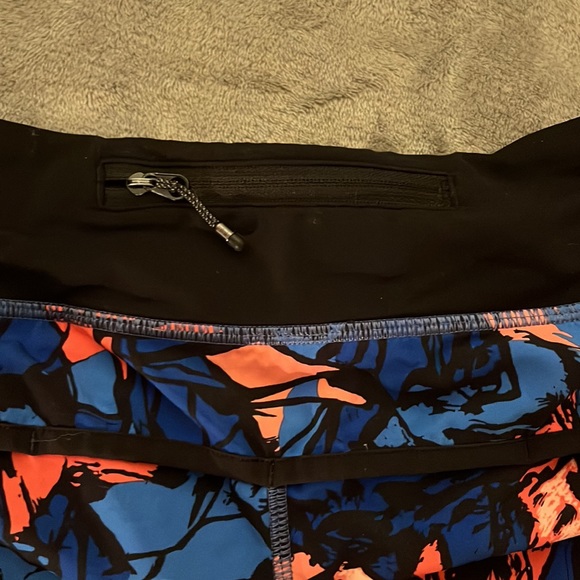 Lululemon Speed Up Low Rise 2.5” Shorts - Picture 3 of 3